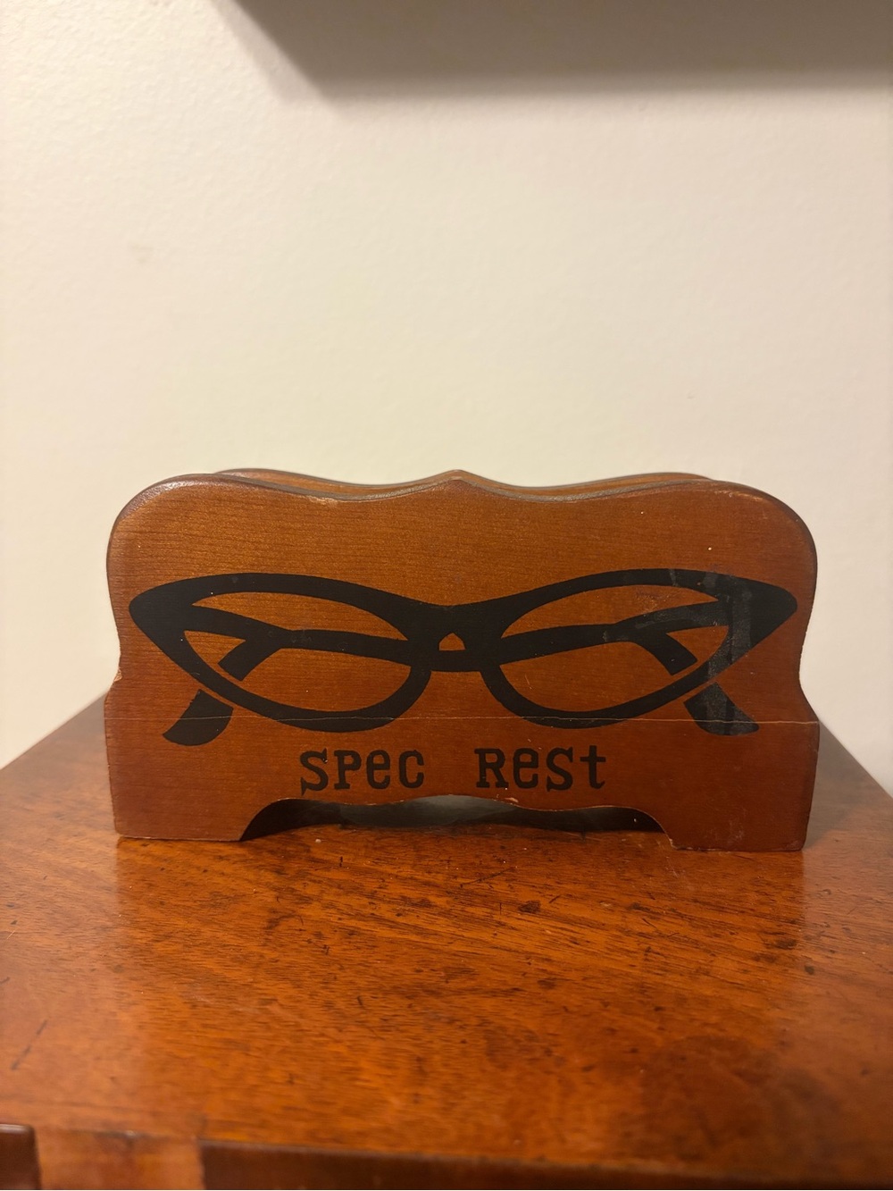 Vintage mid-century wooden SPEC REST eyeglass holder cat eye graphic desk caddy
